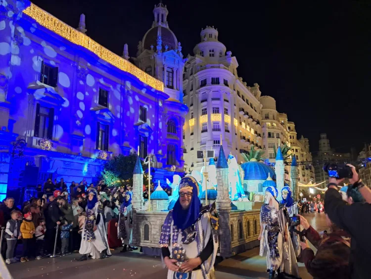 La otra crónica de la Cabalgata de los Reyes en Valencia