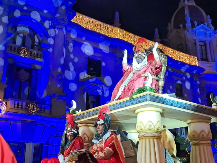 La otra crónica de la Cabalgata de los Reyes en Valencia
