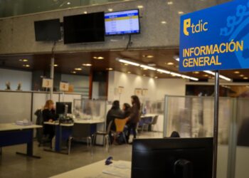 Torrent ayuda a sus vecinos a tramitar la ayuda de la Generalitat para vehículos siniestrados por la #DANA