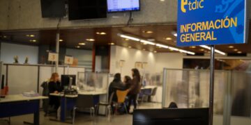 Torrent ayuda a sus vecinos a tramitar la ayuda de la Generalitat para vehículos siniestrados por la #DANA