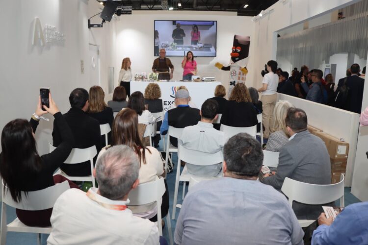 Torrent se muestra en FITUR promocionando el chocolate artesano, la gastronomía y múltiples atractivos