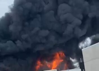 Incendio en una nave industrial de Loriguilla