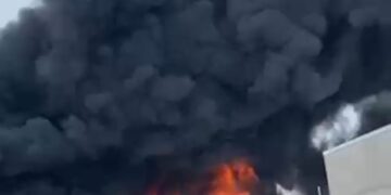 Incendio en una nave industrial de Loriguilla