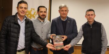 Els Quatre Evangelis en llengua valenciana es presenten en societat en Lo Rat Penat