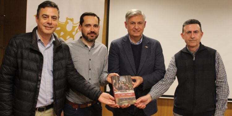 Els Quatre Evangelis en llengua valenciana es presenten en societat en Lo Rat Penat 1 Els Quatre Evangelis en llengua valenciana es presenten en societat en Lo Rat Penat