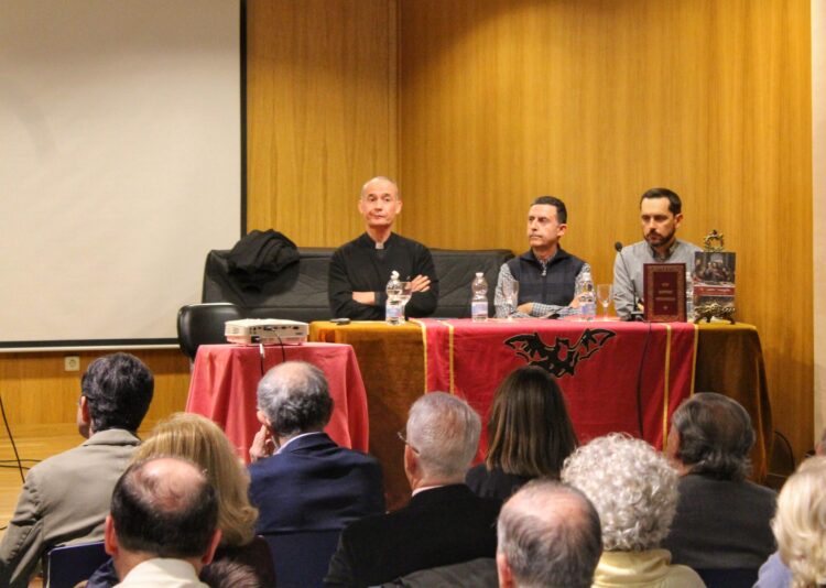 Els Quatre Evangelis en llengua valenciana es presenten en societat en Lo Rat Penat