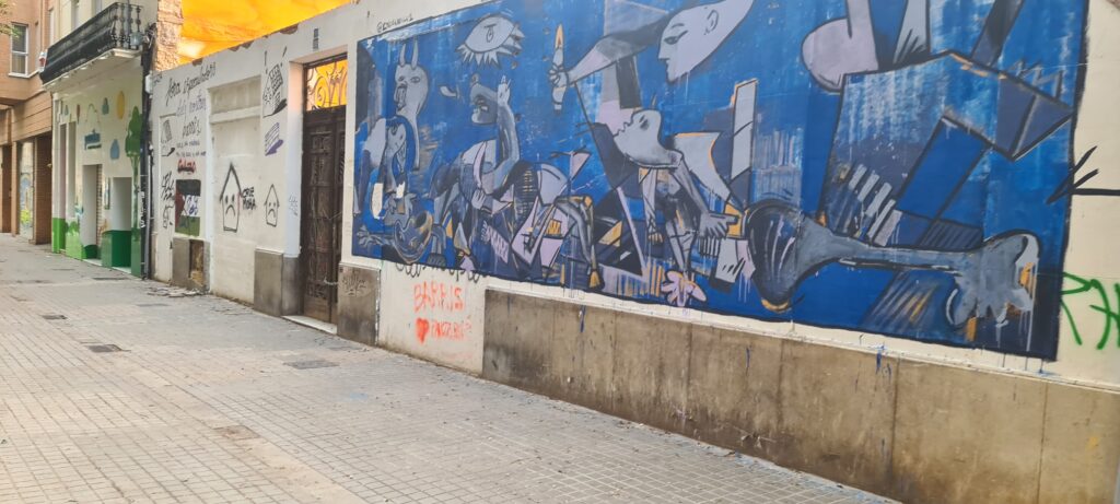 Vecinos de Zaidía denuncian la masificación de pisos turísticos y la degradación del barrio 7 apartamentos turisticos20241226 113422 6