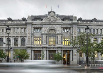 La deuda de las Administraciones Públicas se situó en 1.622 millones en noviembre de 2024 y su crecimiento se moderó hasta el 2,9% interanual