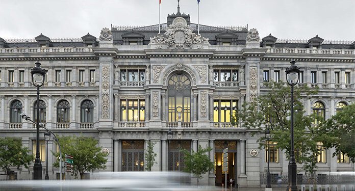 La deuda de las Administraciones Públicas se situó en 1.622 millones en noviembre de 2024 y su crecimiento se moderó hasta el 2,9% interanual