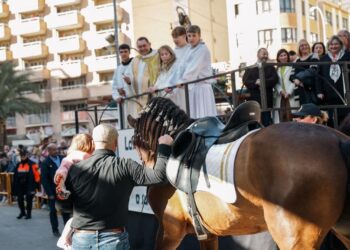 Vuelve la cremà de la Foguera de Sant Antoni a Cullera tras varios años de ausencia y con restos de la #DANA