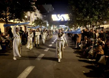 Los Reyes Magos llegan al Puerto de Valencia en una Cabalgata Solidaria para los afectados de la DANA