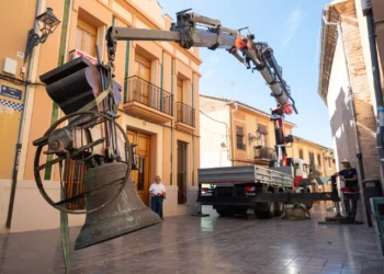 La torre de la parroquia Nuestra Señora de la Misericordia de Campanar recupera dos de sus campanas
