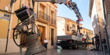 La torre de la parroquia Nuestra Señora de la Misericordia de Campanar recupera dos de sus campanas