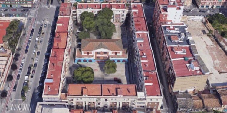 Valencia firma un convenio con la Fundación Goerlich para difundir el legado del arquitecto en el centro cívico de Ayora