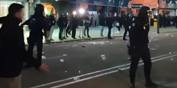 Tensión tras el Valencia-Real Madrid: tres detenidos por agredir a agentes de policía