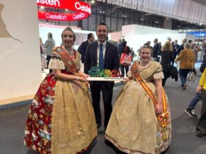 Las Falleras Mayores de Sueca en Fitur 2025 3 falleras mayores de sueca en fitur1