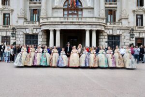 El Palau de la Música se engalana para la Fallera Mayor Infantil de Valencia y su Corte de Honor 5 ffmm infantil y corte en ayto