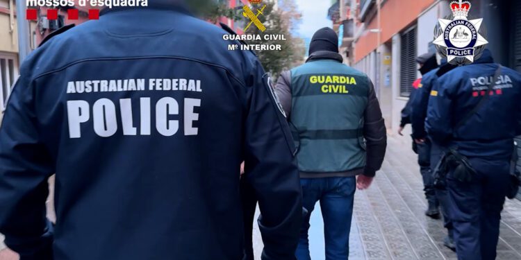 La Guardia Civil desarticula una red de tráfico internacional de drogas sintéticas con base en España