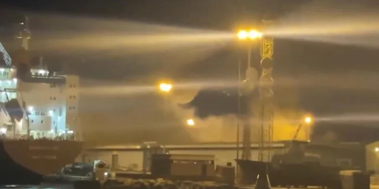 Explosión en el puerto de Gandía causa un incendio y obliga al confinamiento de dos barrios