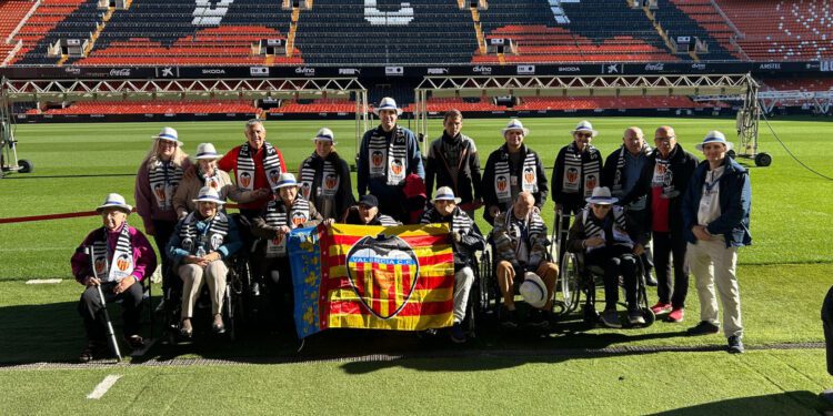 Reminiscencia y fútbol: un viaje por la memoria de los mayores en Mestalla