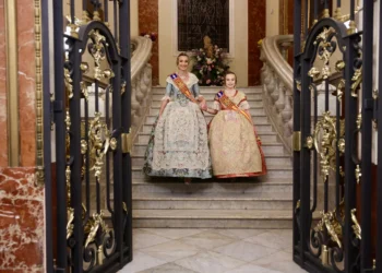 Las Exaltaciones culminan en la Basílica de la Virgen de los Desamparados con la Ofrenda