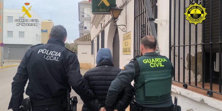 Detenido el gerente de un bar en Rafelbunyol por tráfico de drogas durante las fiestas de Sant Antoni 1 Detenido el gerente de un bar en Rafelbunyol por tráfico de drogas durante las fiestas de Sant Antoni