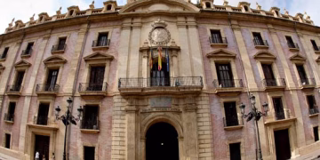 La Audiencia de Valencia condena a dos años de prisión a una directora financiera que estafó a su empresa más de 154.000 euros
