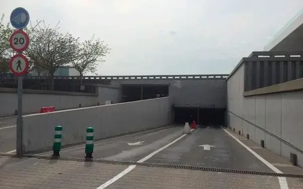 Los empresarios de la Marina Norte denuncian que Aumsa prohíbe usar los ascensores del Veles e Vents a  mayores y discapacitados