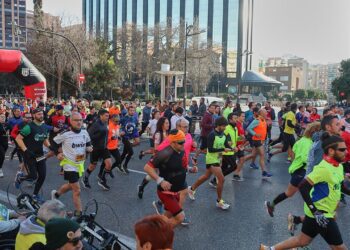 Calles cortadas el Valencia por la la VI Volta a Peu Runners y el Duatlón By Mtri