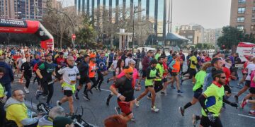 Calles cortadas el Valencia por la la VI Volta a Peu Runners y el Duatlón By Mtri