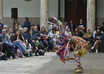 Dansa València fomenta la inclusión a través de talleres de danza para personas con discapacidad visual y jóvenes migrantes