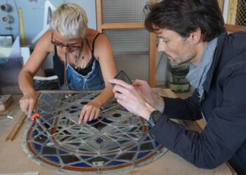 El arte de las vidrieras de la Iglesia Jesuitas Valencia llega a las aulas valencianas