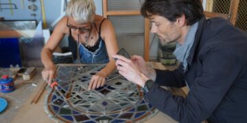 El arte de las vidrieras de la Iglesia Jesuitas Valencia llega a las aulas valencianas