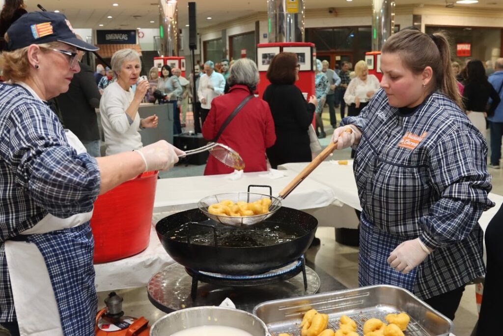 Torrent celebró San Valentín con más de 550 mayores en una tarde de música y baile 2 479965858 18483066121062066 9063775480542227117 n