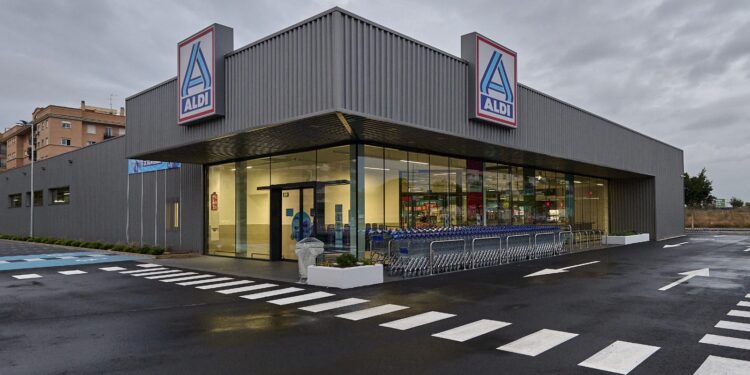 ALDI finaliza la reapertura de sus supermercados afectados por la DANA