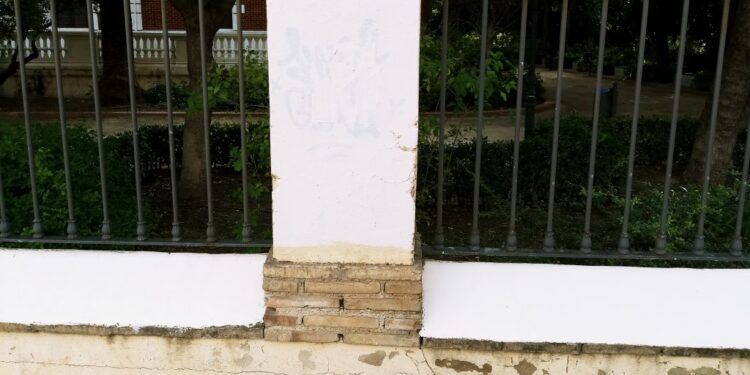 El Ayuntamiento de Valencia reconoce su chapuza en el Jardín de Ayora