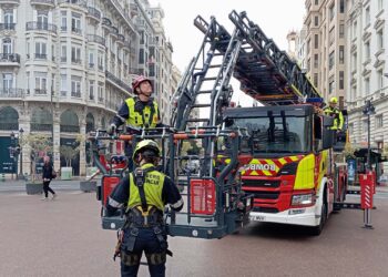 Valencia adquiere un vehículo de rescate con un brazo extensible de 55 metros de alcance para el Departamento de Bomberos 4 Valencia adquiere un vehículo de rescate con un brazo extensible de 55 metros de alcance para el Departamento de Bomberos