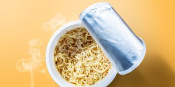 La OCU alerta: Los fideos instantáneos son una opción rápida pero de baja calidad