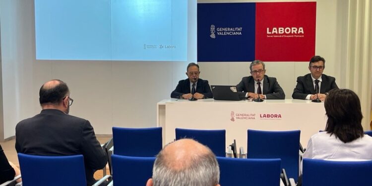 Labora lanza cursos gratuitos expres para formar a desempleados en la reconstrucción tras la DANA