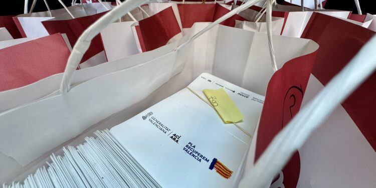 Lío con las tarjetas transporte Recuperém Valencia de la Generalitat para los municipios afectados por la #DANA