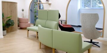 El Hospital público Universitario de Torrejón implanta un proyecto centrado en mejorar el bienestar emocional de pacientes oncológicos y sus familias