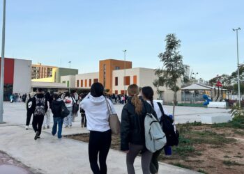 Alumnado del IES Berenguer Dalmau de Catarroja comienza sus clases en Mislata