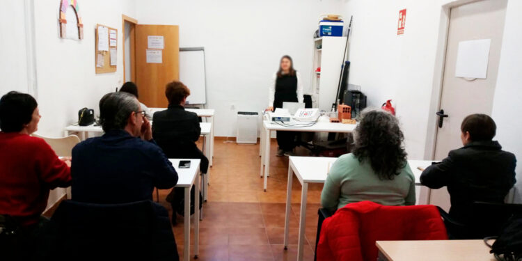 Guardamar del Segura forma a desempleados en atención a dependientes