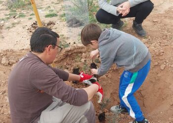 ¿Qué queremos, vertedero o barranco del Carraixet vivo?. Día del árbol 2025, taller de plantación Popular en Bétera 1 ¿Qué queremos, vertedero o barranco del Carraixet vivo?. Día del árbol 2025, taller de plantación Popular en Bétera