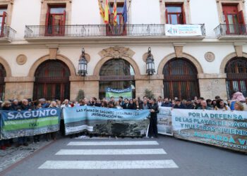 Vecinos y Ayuntamiento de Sagunto reclaman la regeneración de las playas