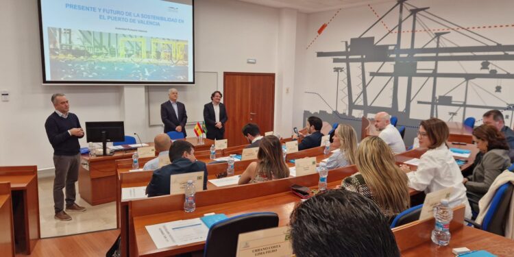 La Fundación Valenciaport forma en transición energética y descarbonización en puertos a portuarios brasileños