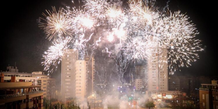 El cielo de Torrent volverá a iluminarse con l'Arribà del Foc, espectáculo pirotécnico de los Hermanos Caballer 1 El cielo de Torrent volverá a iluminarse con l'Arribà del Foc, espectáculo pirotécnico de los Hermanos Caballer
