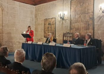 Maria José Catalá hoy se pone su traje de "valencianista" mientras prosigue con el catalanismo en el Ajuntament de Valencia 5 Maria José Catalá hoy se pone su traje de "valencianista" mientras prosigue con el catalanismo en el Ajuntament de Valencia