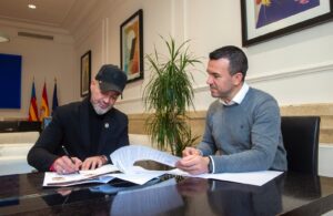 Los artistas Jesús Arrúe y Maika Sousa donan sus obras sobre la dana a la Diputación de Valencia 2 Los artistas Jesús Arrúe y Maika Sousa donan sus obras sobre la dana a la Diputación de Valencia