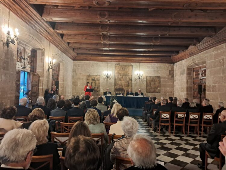 El nou Decà de la RACV repta a la AVL a un debat obert, públic i científic sobre l’Idioma Valencià